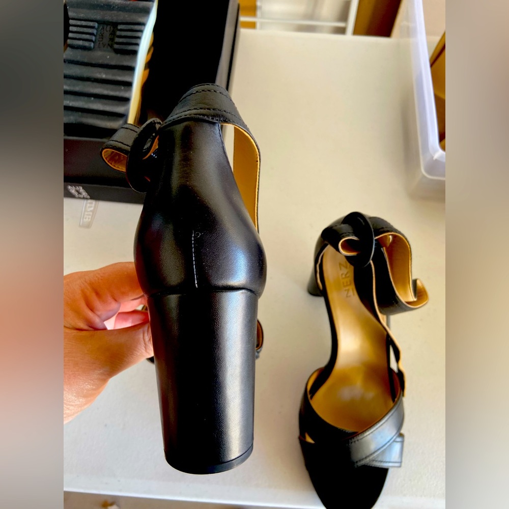 Brand New Black leather Naturalizer “Rinna” Ankle Wrap Heel. 9.5W